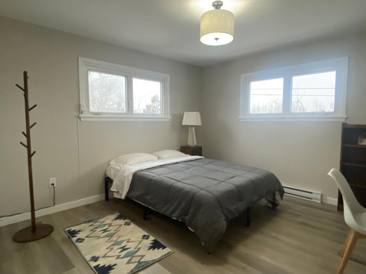 Private Room Lakeview House- Westmount Монктон Екстер'єр фото