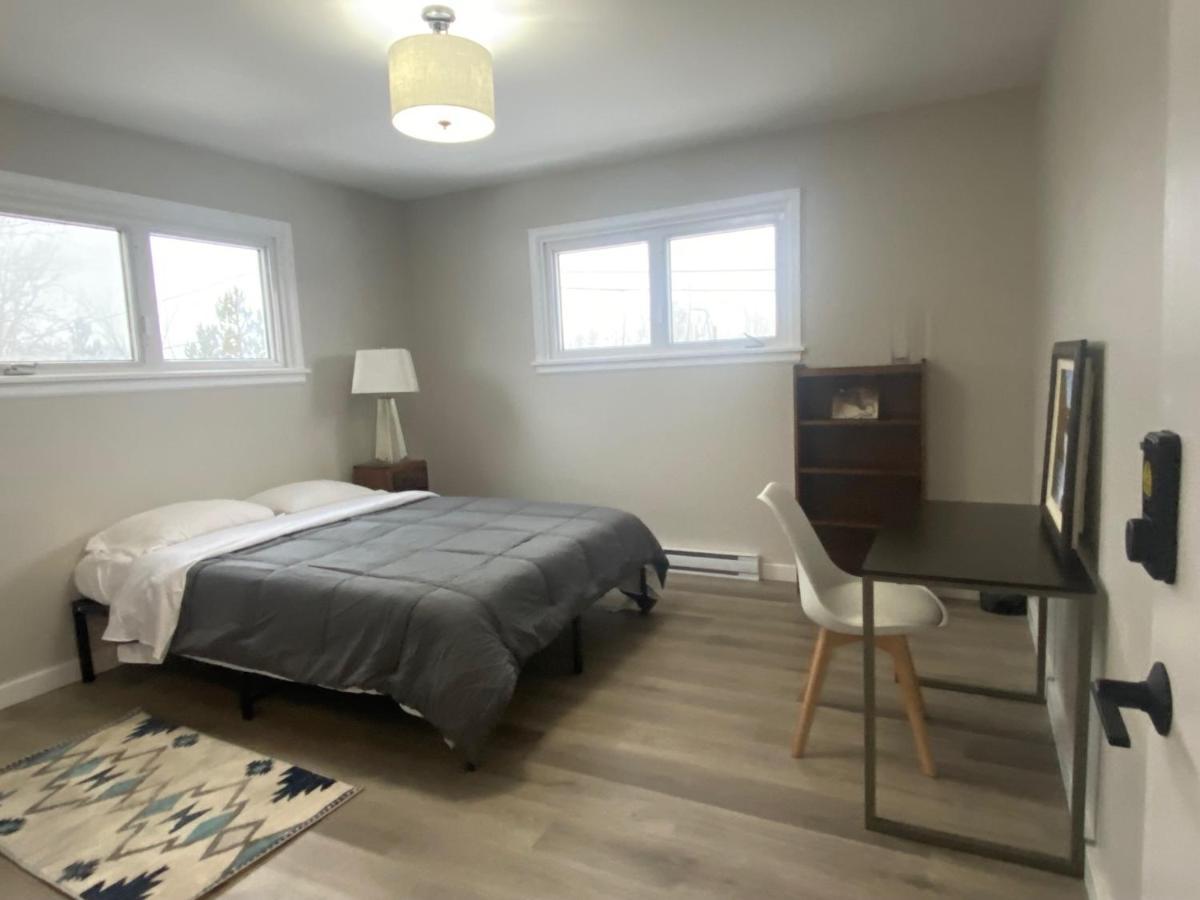 Private Room Lakeview House- Westmount Монктон Екстер'єр фото