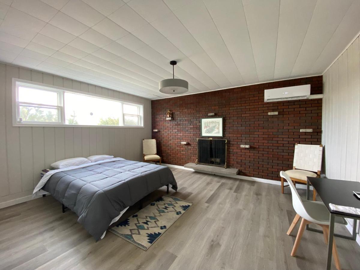 Private Room Lakeview House- Westmount Монктон Екстер'єр фото