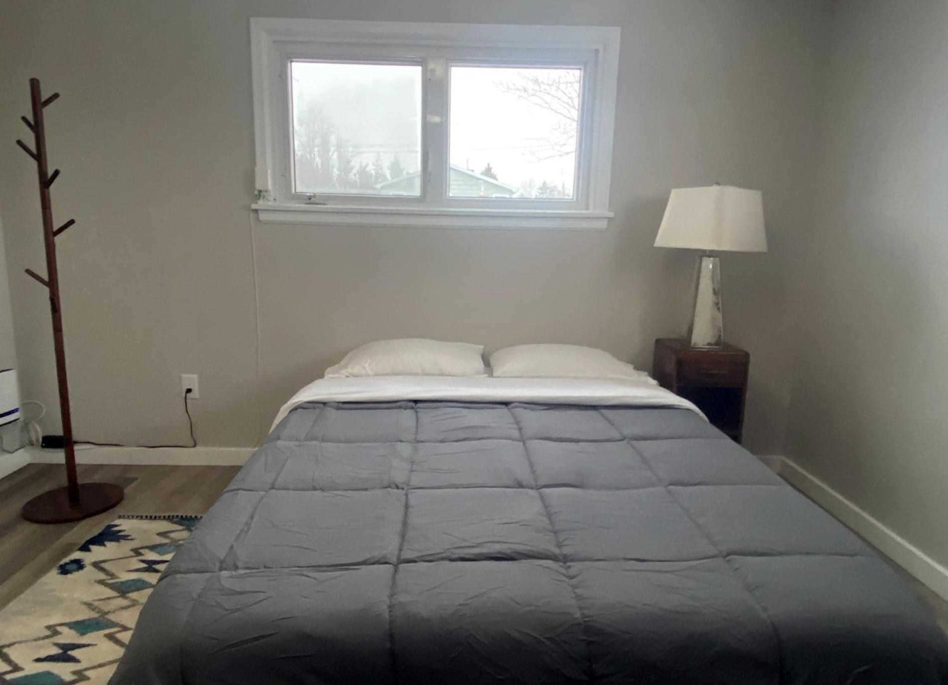 Private Room Lakeview House- Westmount Монктон Екстер'єр фото